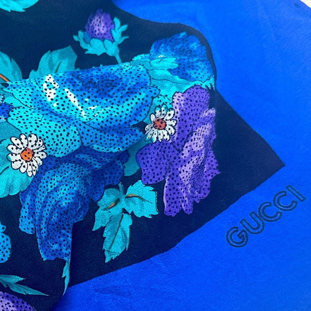 WOW POSHMARK - Authentic Gucci Scarf